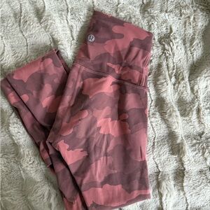 Lululemon Pink 25” Size 0 Camo Leggings